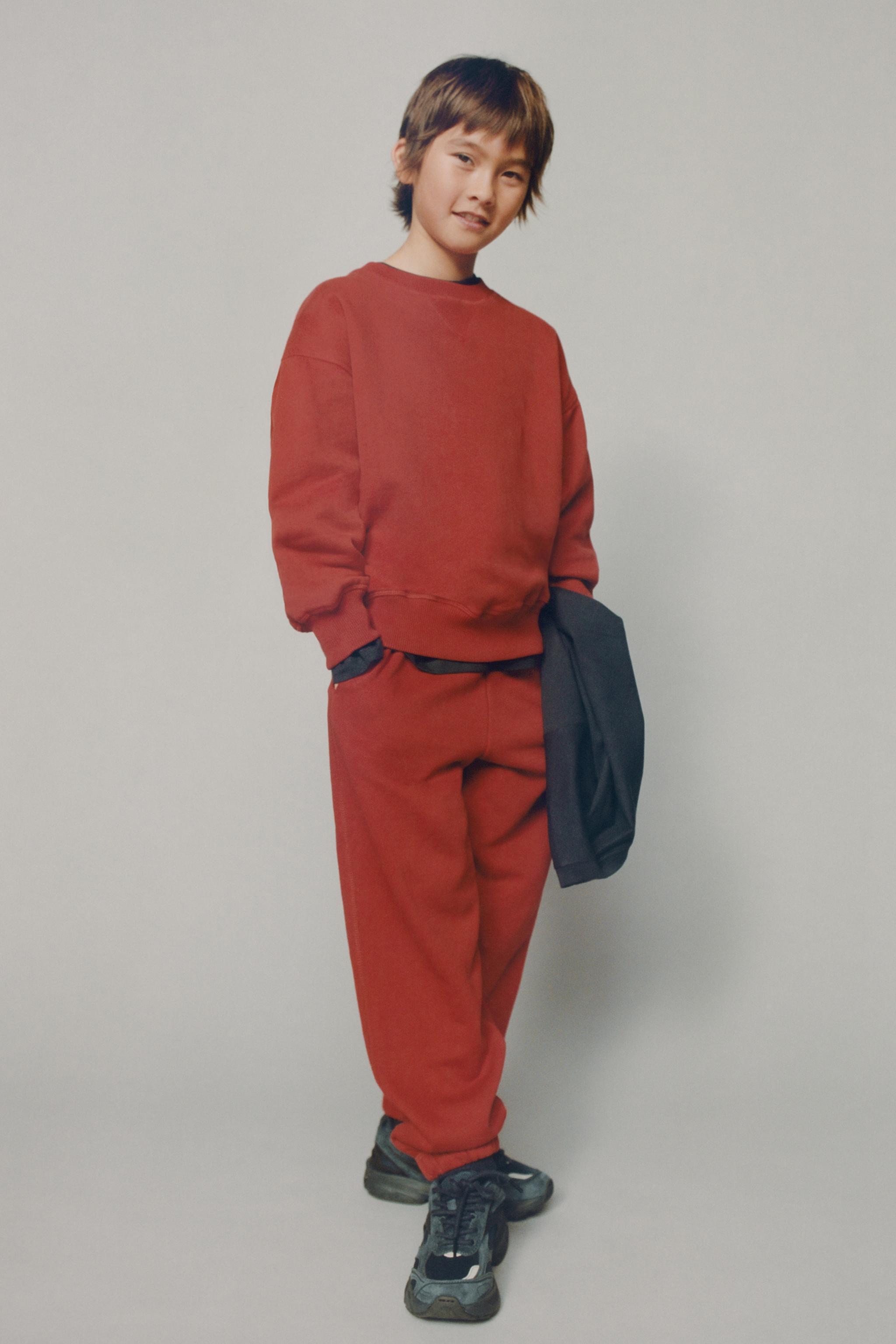 EMBROIDERED SWEATSHIRT AND JOGGER PANTS SET